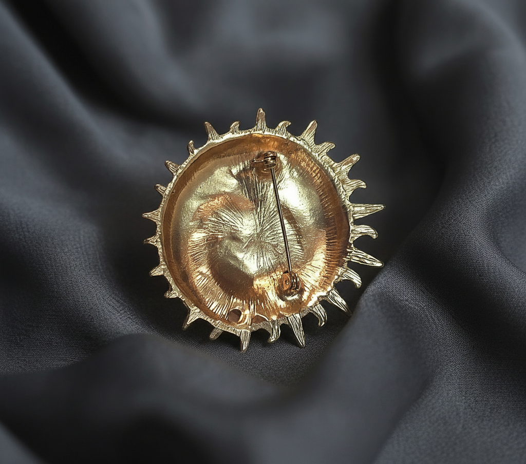 Broche dorée lune et soleil nacrelune.com broche