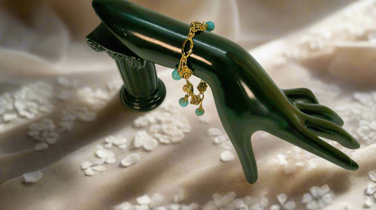 bracelet fantaisie avec turquoises véritables breloques