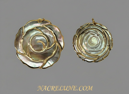 pendentif gris et or avec fleur en nacre NACRELUNE pendentif