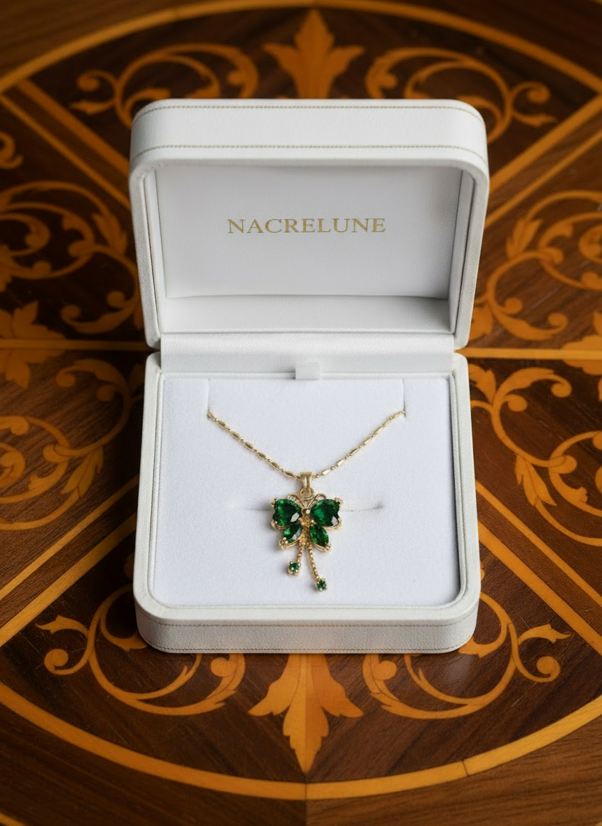 Pendentif en zirconia imitation émeraude en forme de papillon NACRELUNE pendentif