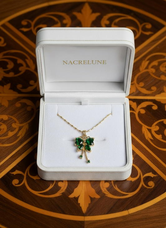 Pendentif en zirconia imitation émeraude en forme de papillon NACRELUNE pendentif