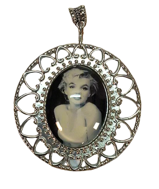 Grand pendentif camée avec photo d’actrice célèbre : choisissez le modèle Marilyn Monroe nacrelune.com pendentif