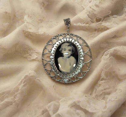 Grand pendentif camée avec photo d’e Marilyn Monroe