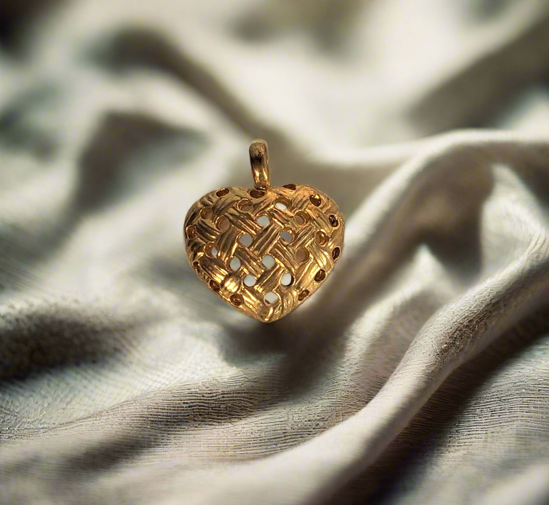Pendentif fantaisie en forme de coeur doré