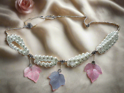 collier fantaisie aux couleurs pastels
