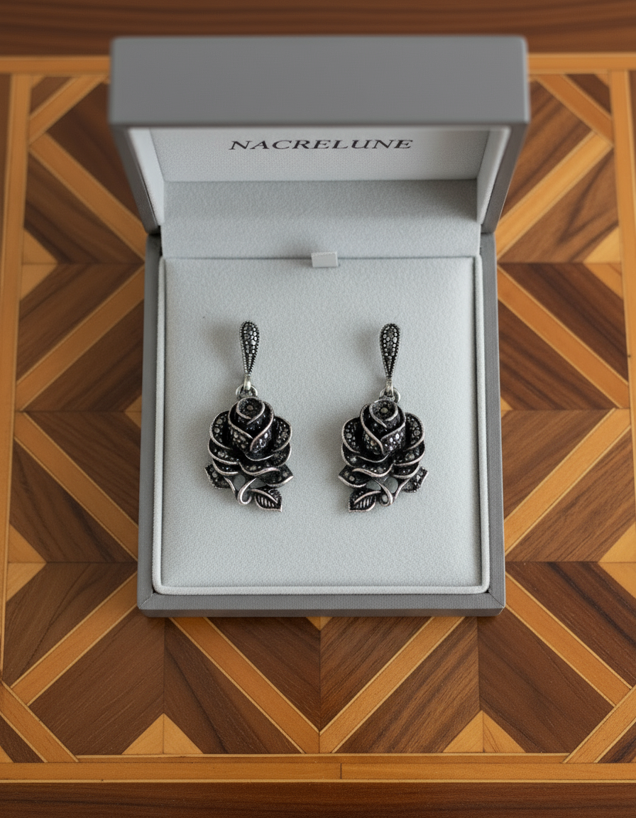 Boucles d’oreille en argent et marcassites en forme de rose nacrelune.com boucles d'oreille