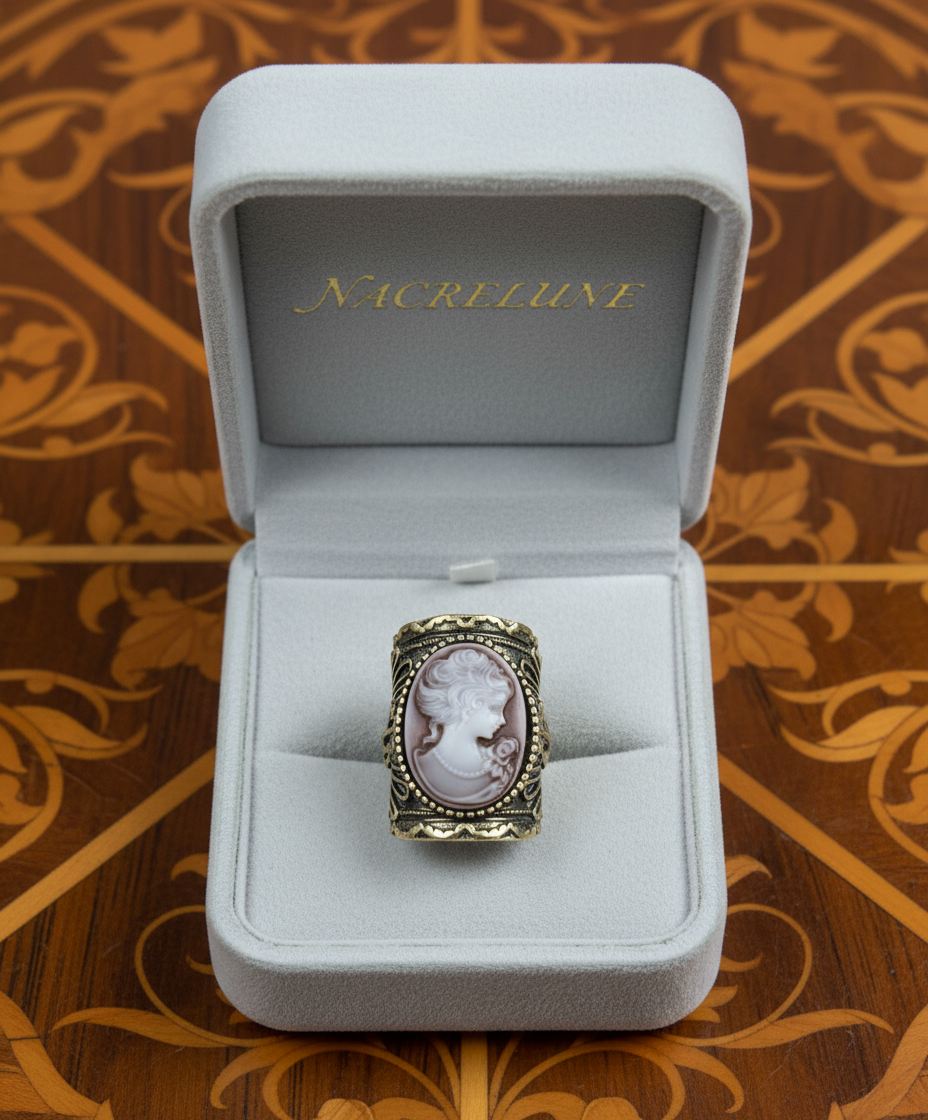 Bague fantaisie vieil or avec camée NACRELUNE Bague