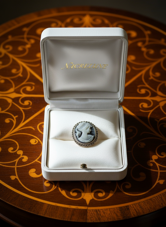 Camée bleu en argent et marcassites NACRELUNE broche