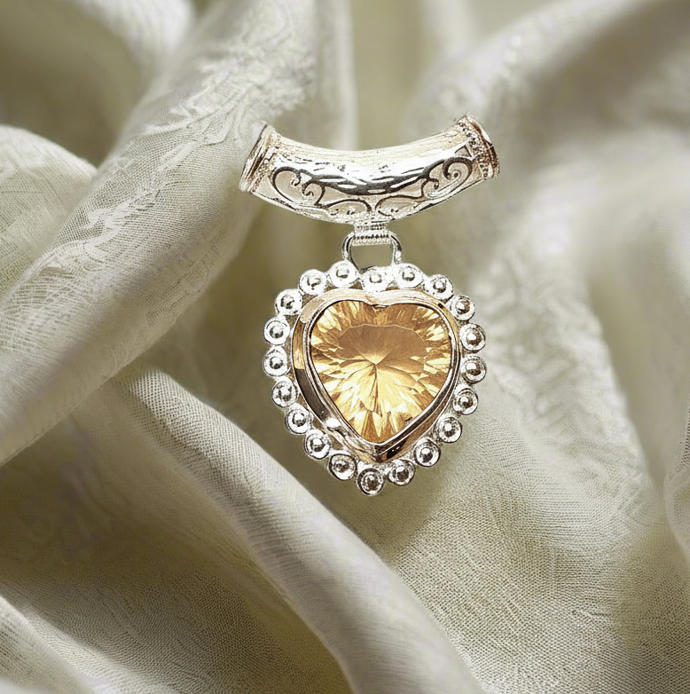 pendentif en argent en forme de coeur avec topaze NACRELUNE pendentif