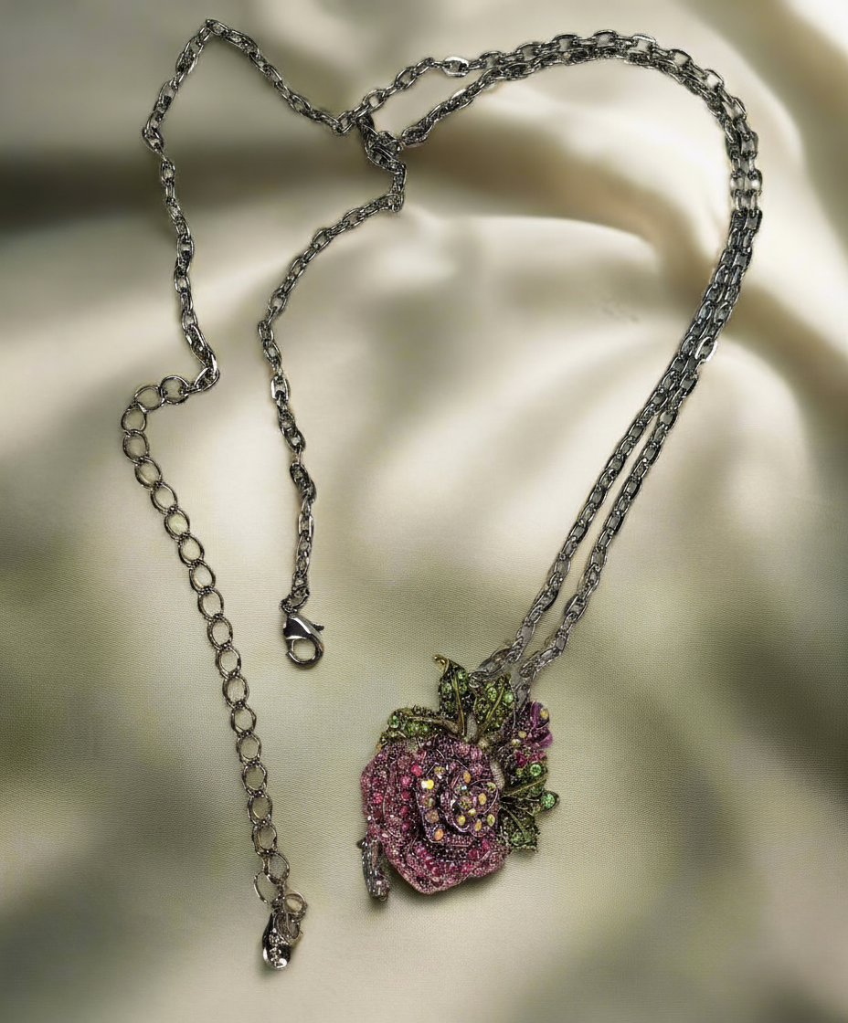 Pendentif en strass en forme de rose : 2 couleurs disponibles NACRELUNE pendentif