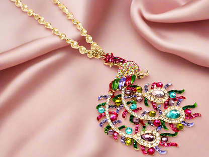 Collar con colgante de pavo real con diamantes de imitación multicolor C193