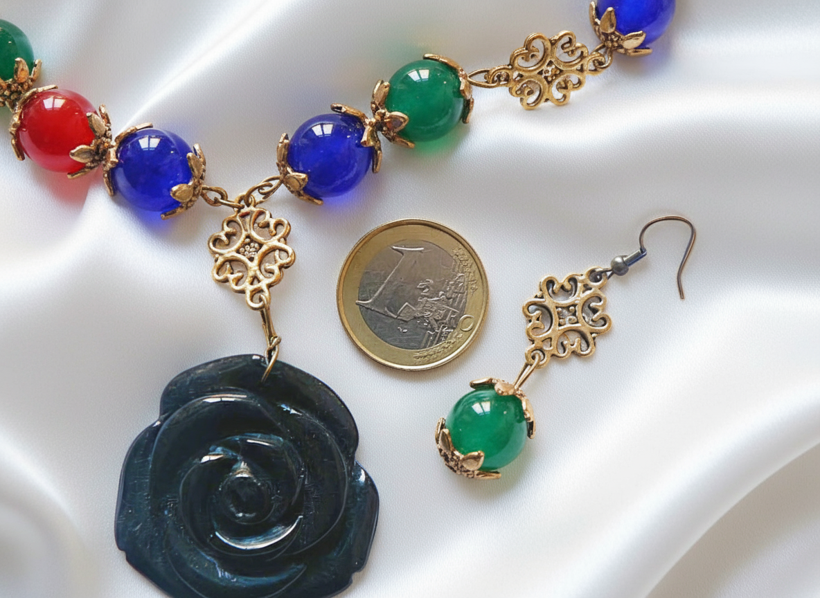 Parure en perles d'agates multicolores et rose sculptée en onyx NACRELUNE parure