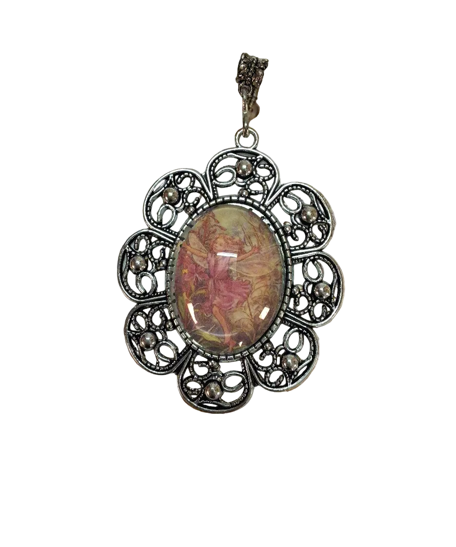 Grand pendentif camée représentant une fée des fleurs nacrelune.com pendentif