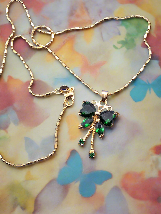 Pendentif en zirconia imitation émeraude en forme de papillon