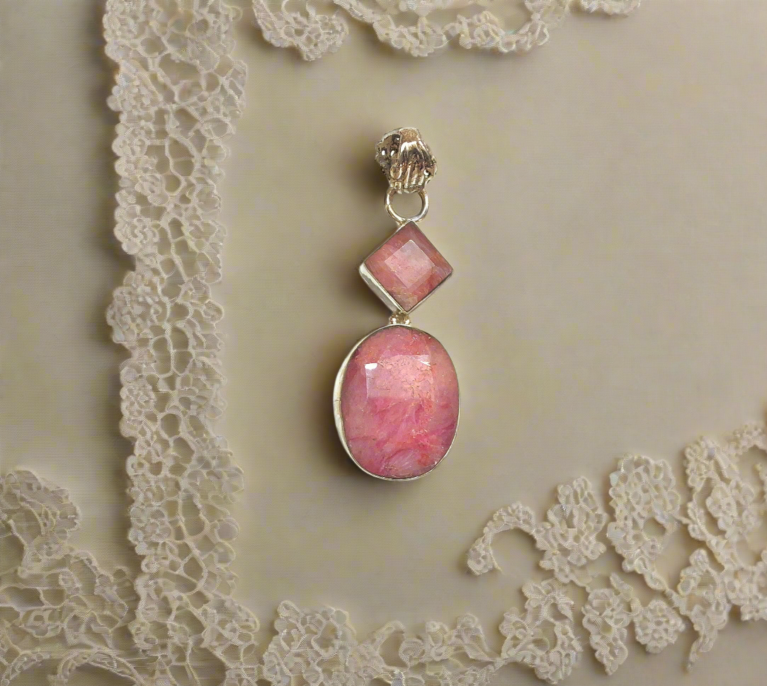 Pendentif en argent 925 avec rubis facetté