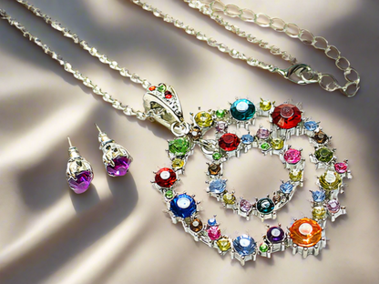Parure sautoir avec cercles argentés et strass multicolores