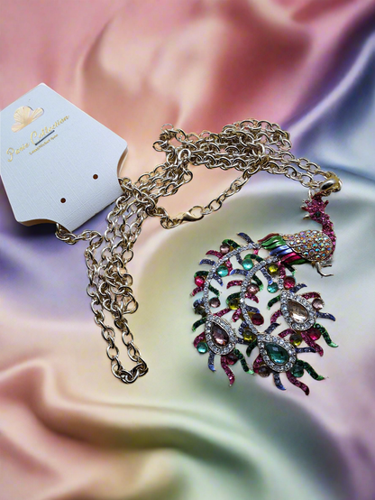 Collar con colgante de pavo real con diamantes de imitación multicolor C193