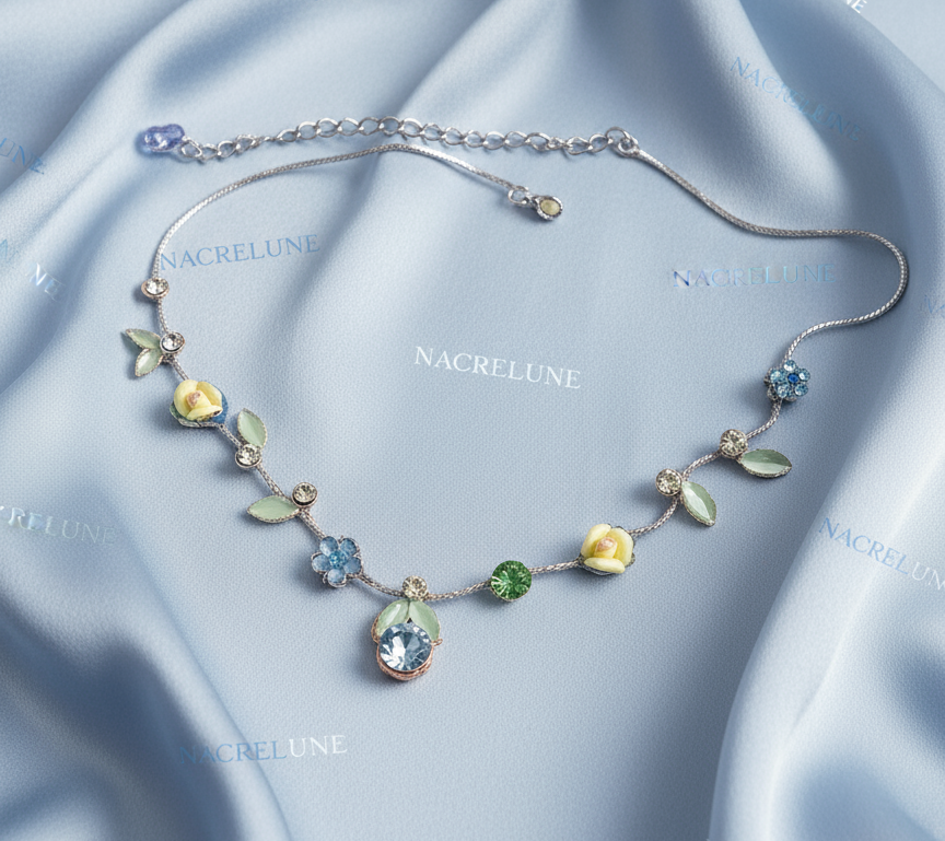 Collier avec strass et fleurs porcelaine NACRELUNE collier