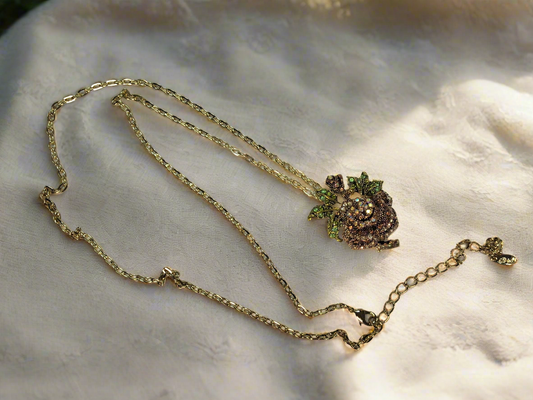 Pendentif en strass en forme de rose : 2 couleurs disponibles