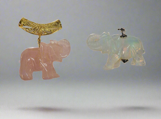 Pendentif éléphant sculpté pierre naturelle