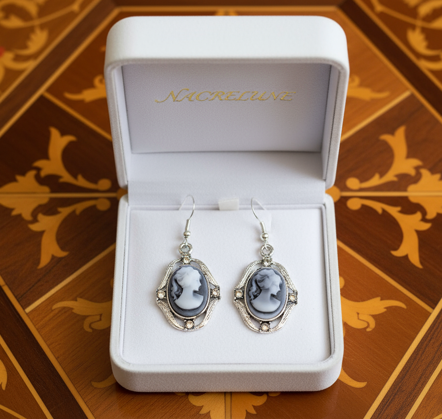 Boucles d'oreille fantaisie camée bleu strass gris nacrelune.com boucles d'oreille