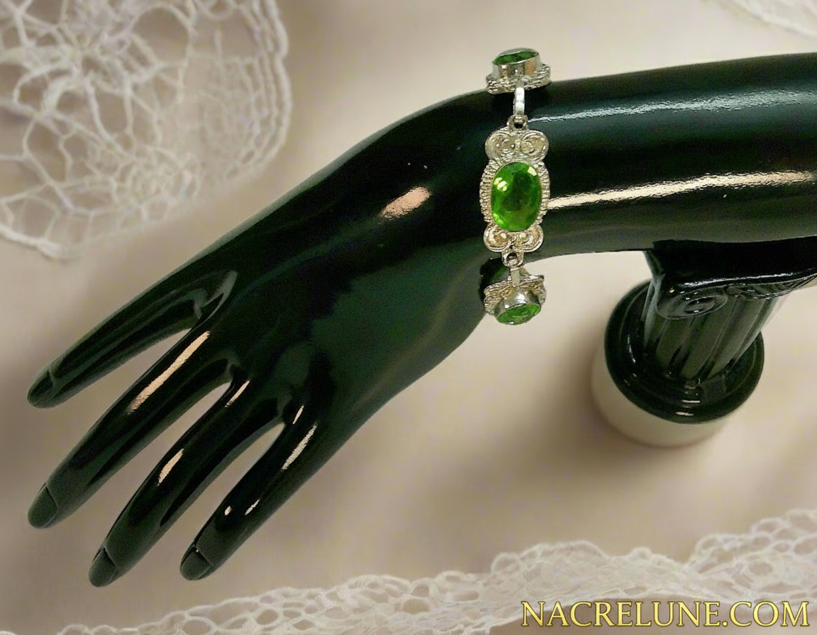 Bracelet en argent avec peridots (olivines) NACRELUNE bracelet