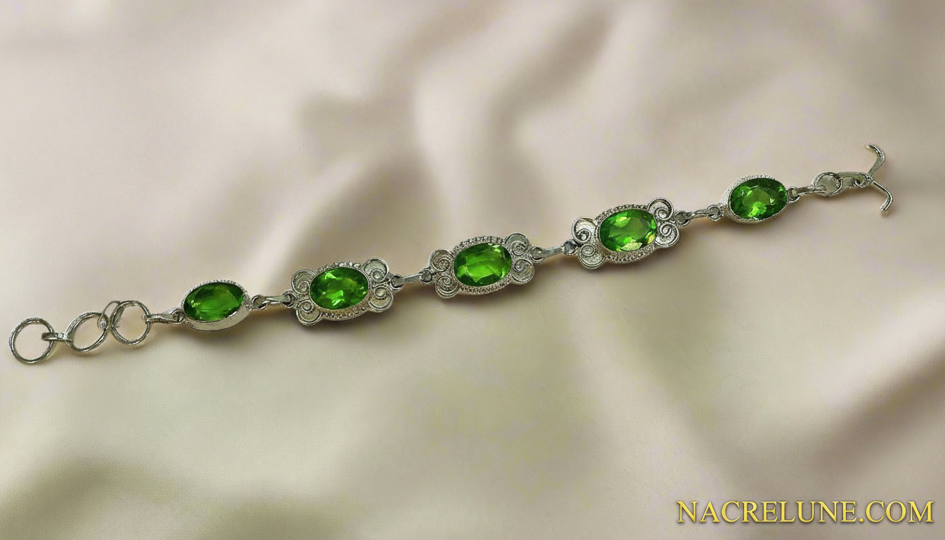 Bracelet en argent avec peridots (olivines) nacrelune.com bracelet