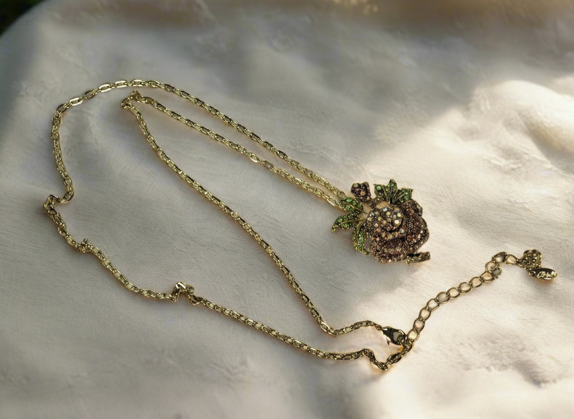 Pendentif en strass en forme de rose : 2 couleurs disponibles NACRELUNE pendentif