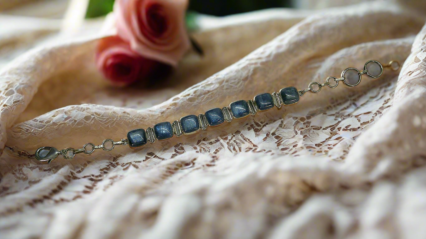 Bracelet en argent avec cyanites polies