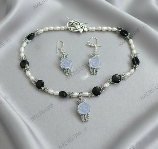 parure en perles d'obsidienne et fleurs sculptées en oeil de chat avec perles de culture NACRELUNE parure