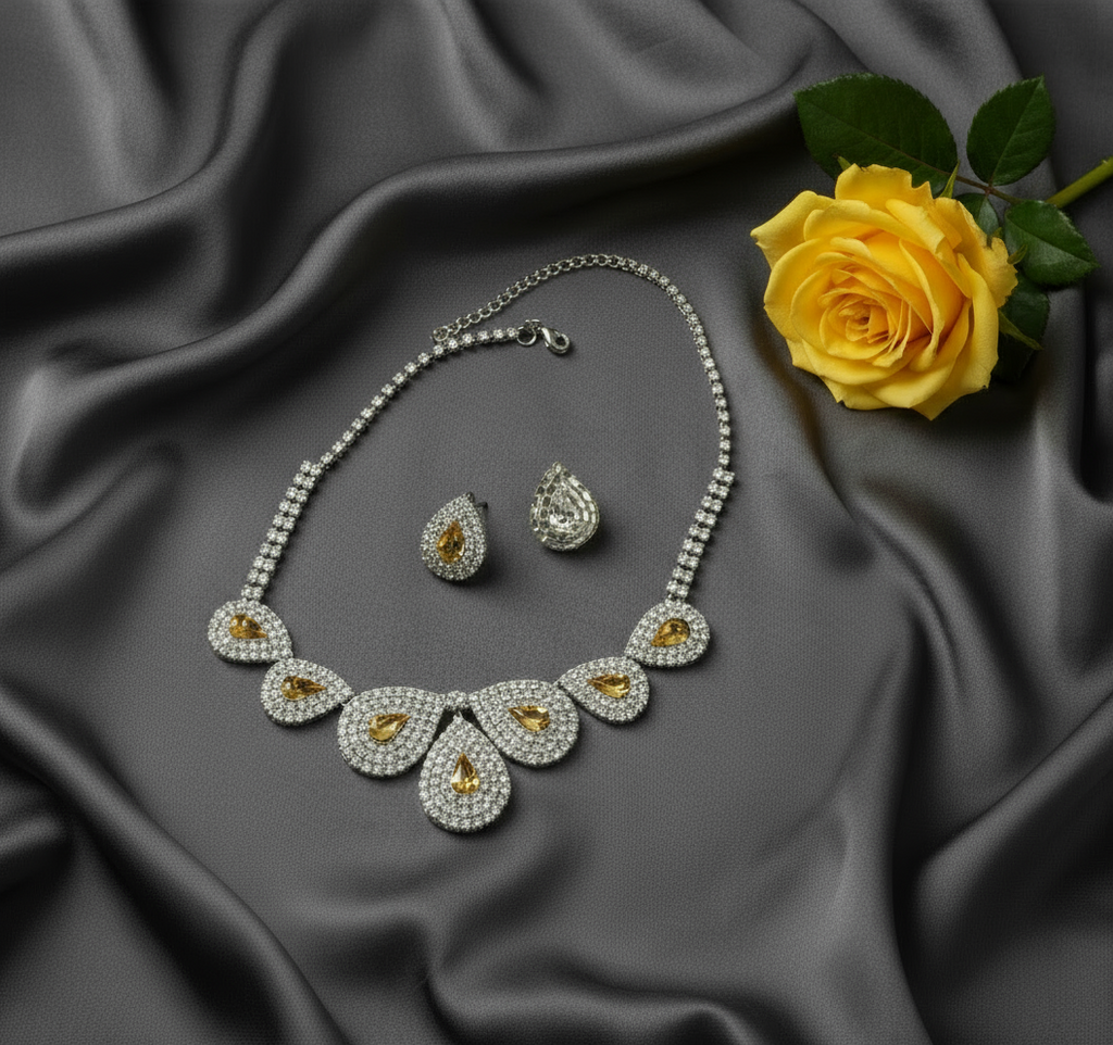 Parure en strass blancs et jaunes nacrelune.com parure
