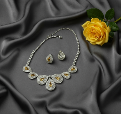 Parure en strass blancs et jaunes NACRELUNE parure