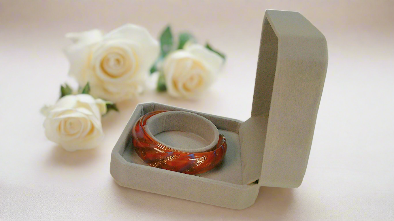 bracelet en verre rouge et doré