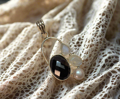 Pendentif en argent 925 avec onyx, perle et pierres de lune