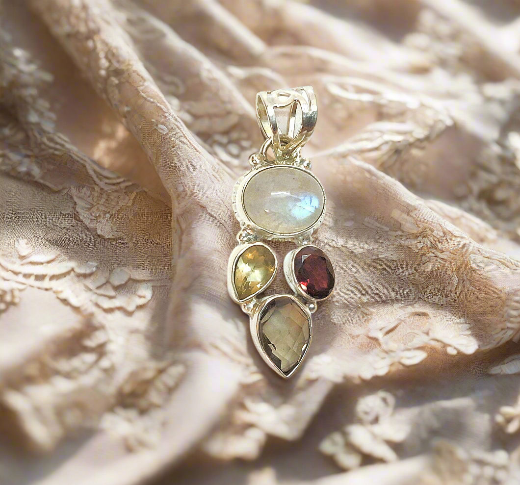Pendentif argent et pierres semi précieuses