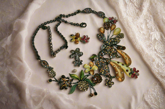 Parure fleurs et fruits en émail