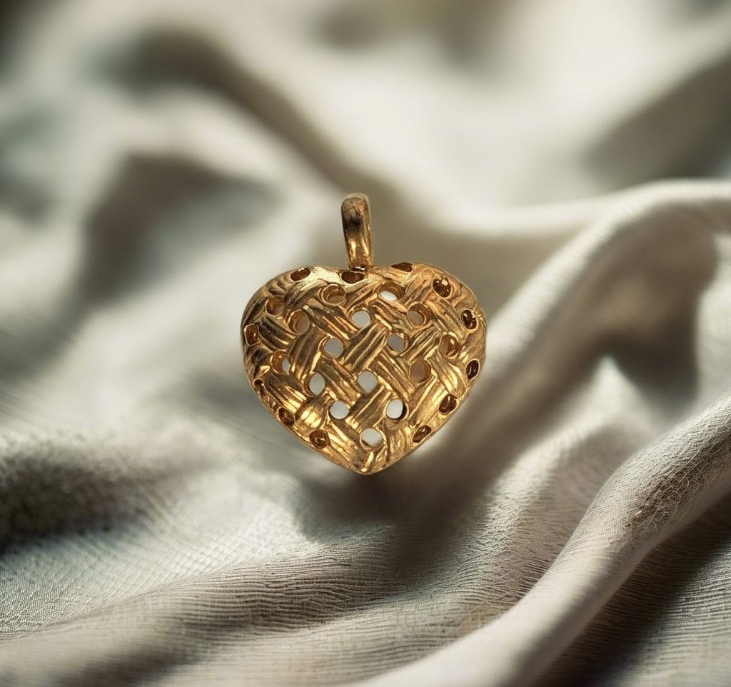 Pendentif fantaisie en forme de coeur doré nacrelune.com pendentif