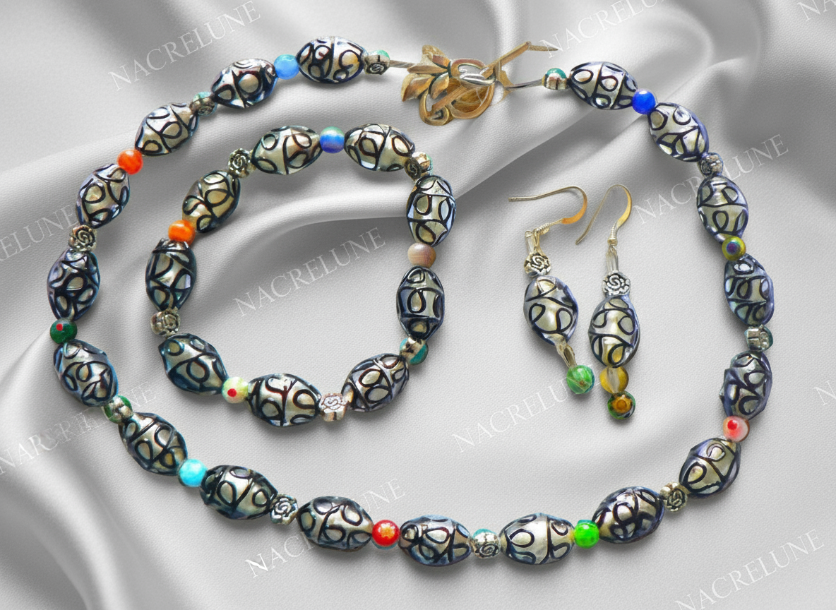 Parure en perles de verre dentelle noire avec millefleurs NACRELUNE parure