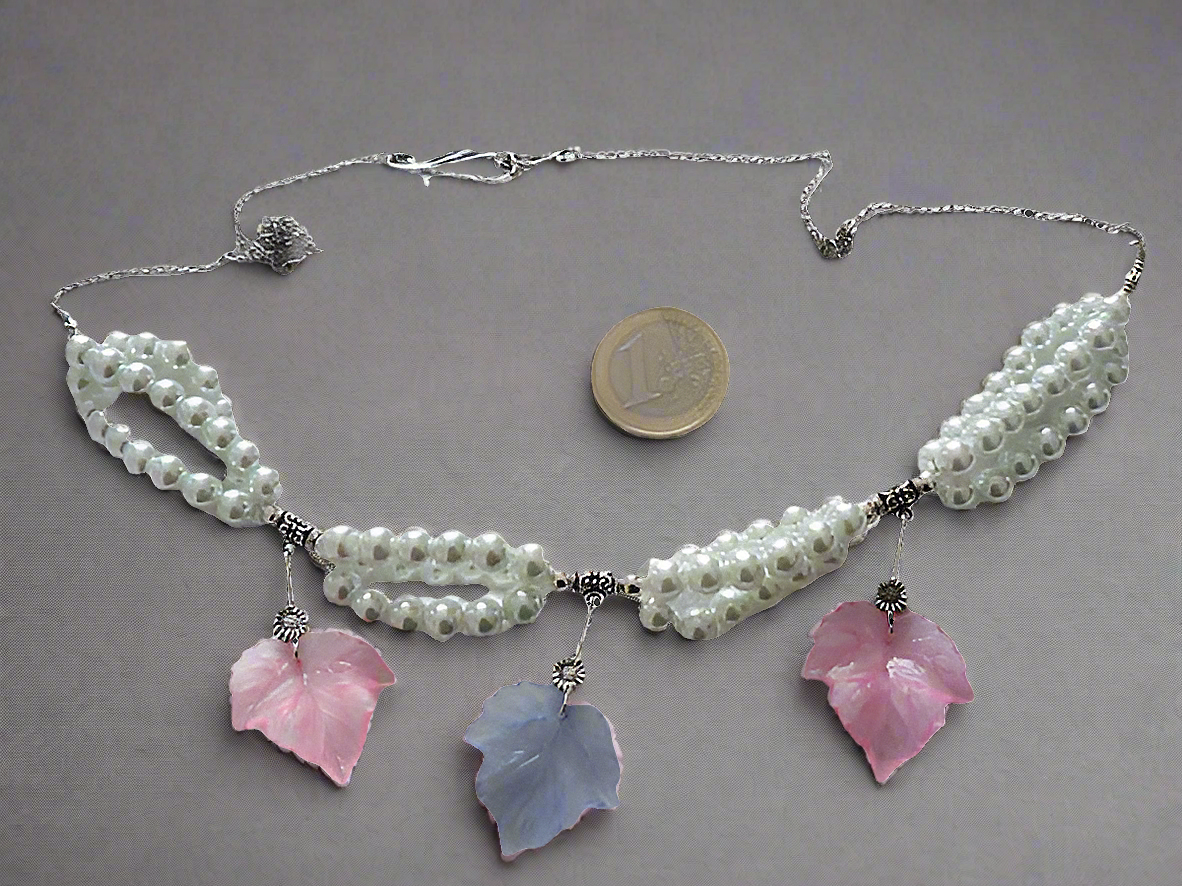 collier fantaisie aux couleurs pastels
