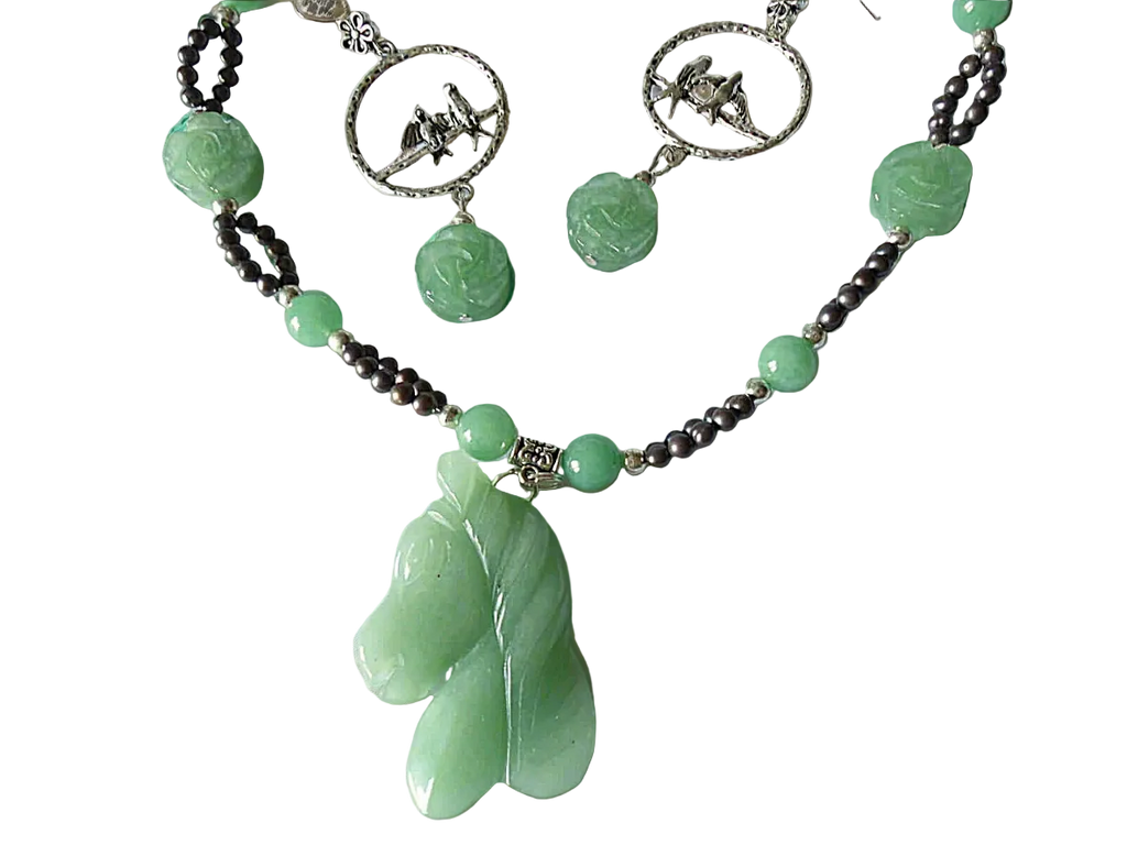 Parure en perles d' aventurine véritables sculptées en forme de fleurs et cheval nacrelune.com parure