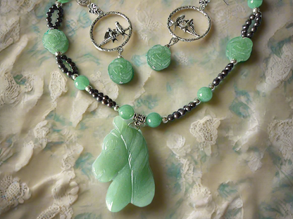 Parure en perles d' aventurine véritables sculptées en forme de fleurs et cheval