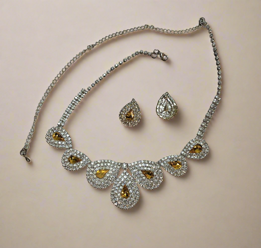 Parure en strass blancs et jaunes