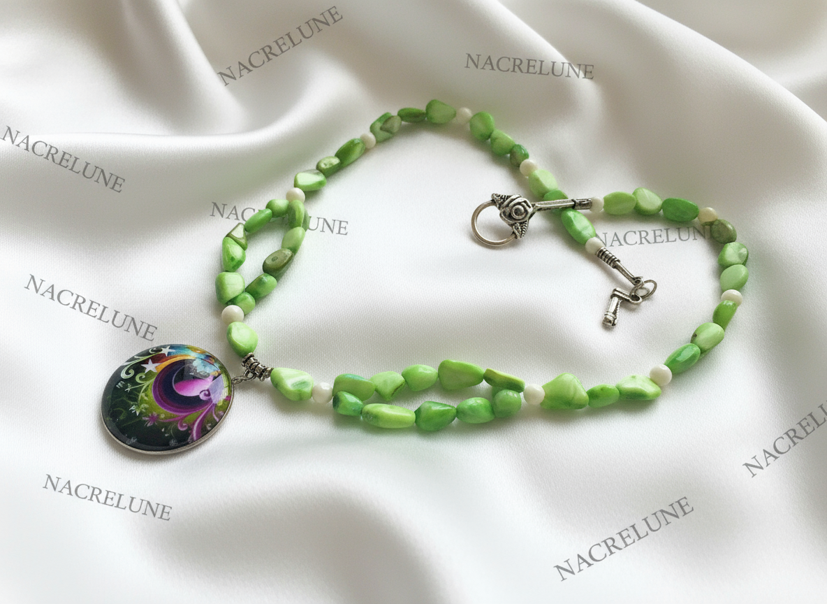 Collier en perles de nacre avec grande perle en nacre peinte nacrelune.com collier