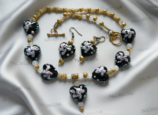 parure en perles de verre et coeurs en verre noir et rose décorés à la main NACRELUNE parure