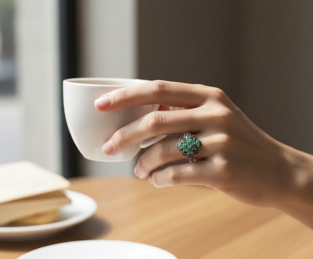 Bague en argent véritable et marcassites avec émeraudes vraies nacrelune.com Bague