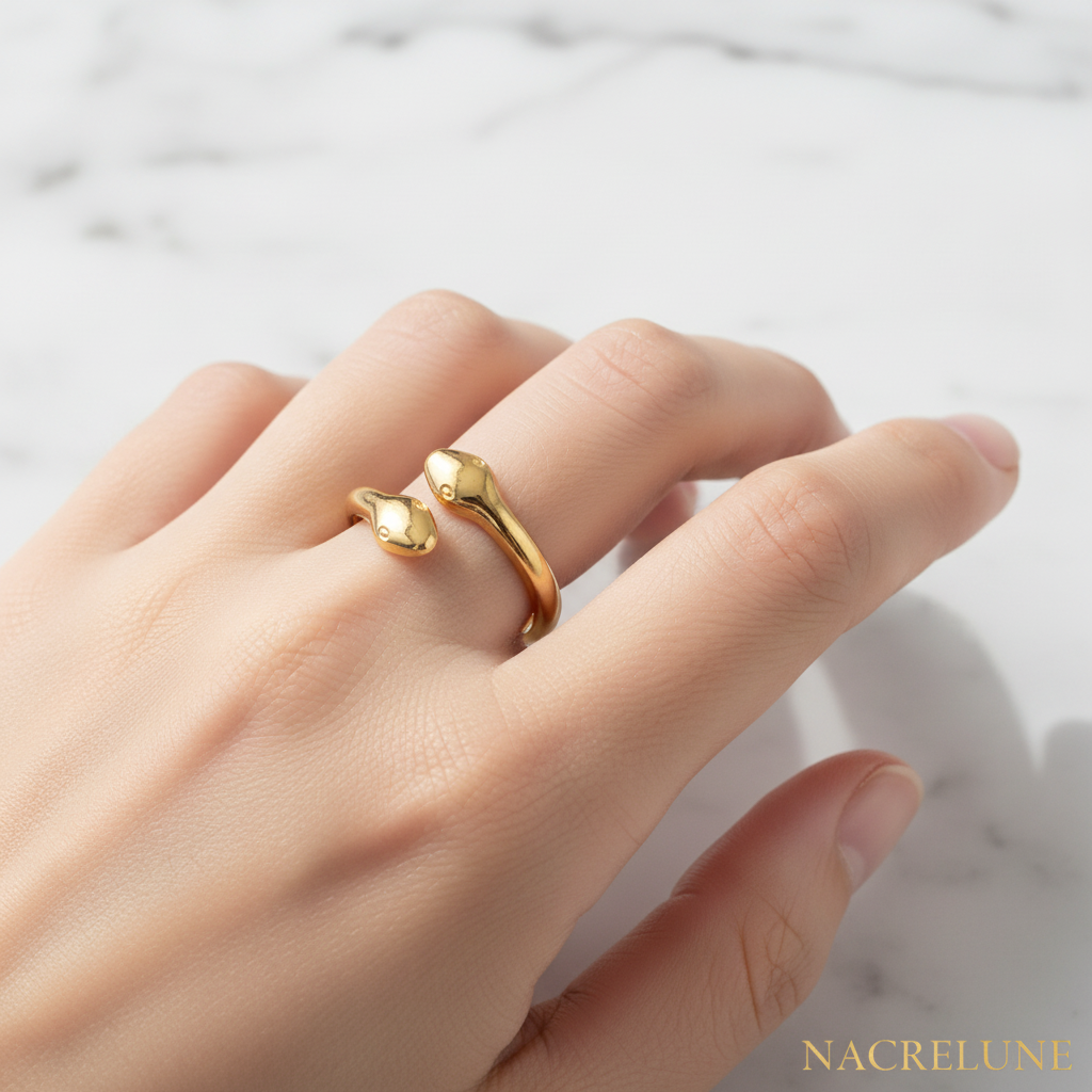 Bague Serpent Réglable en Plaqué Or – Double Tête | NACRELUNE nacrelune.com Bague