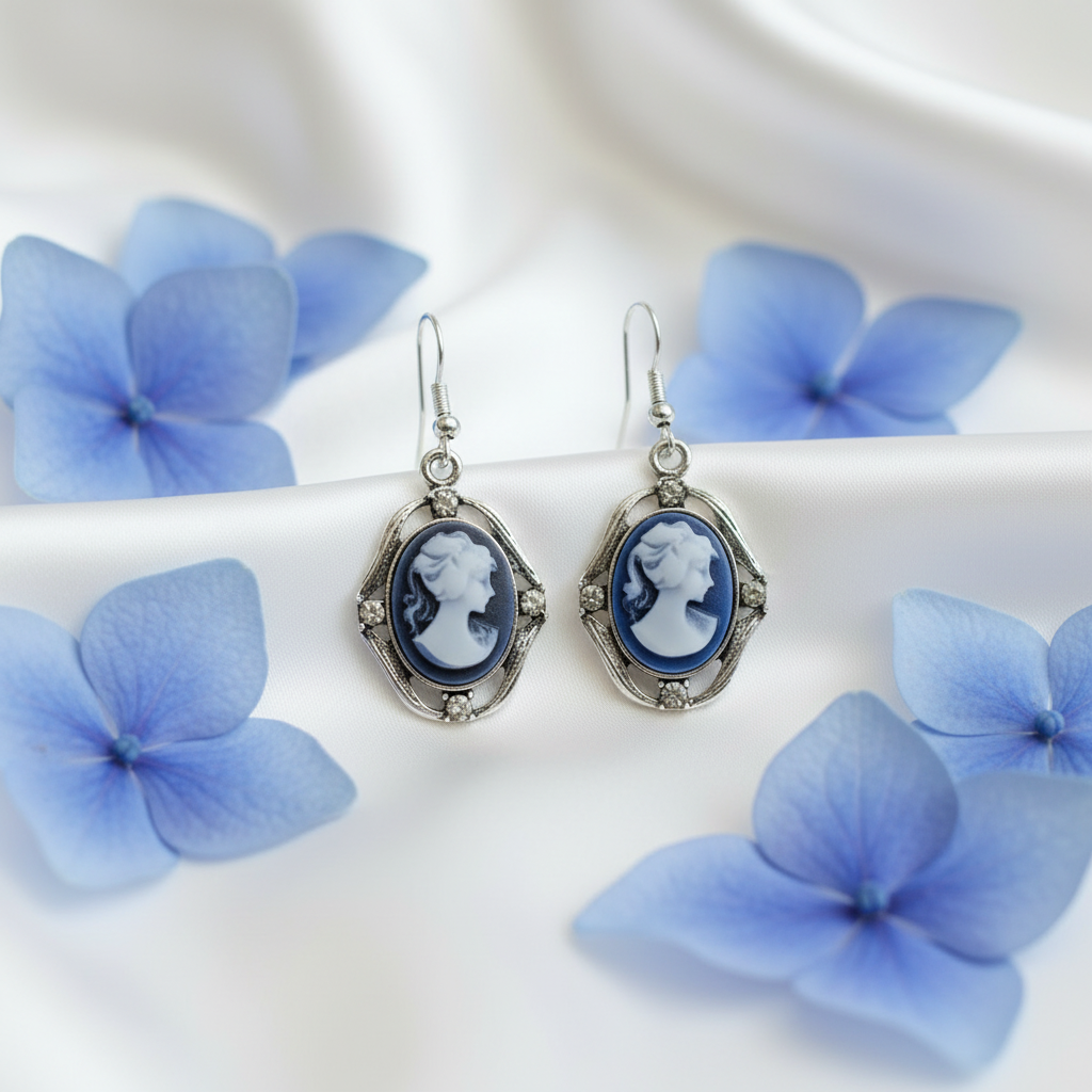 Boucles d'oreille fantaisie camée bleu strass gris nacrelune.com boucles d'oreille