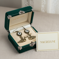 Boucles d’oreille cygnes avec camée nacrelune.com boucles d'oreille
