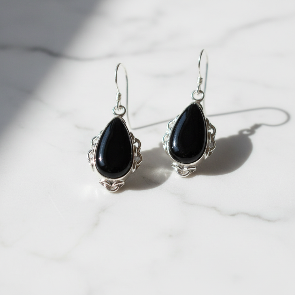 Boucles d'oreille en argent et onyx poli nacrelune.com boucles d'oreille
