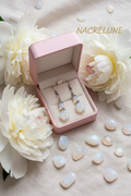 Boucles d'Oreille Fleurs en Opalite – Pierre Naturelle Iridescente | NACRELUNE nacrelune.com boucles d'oreille